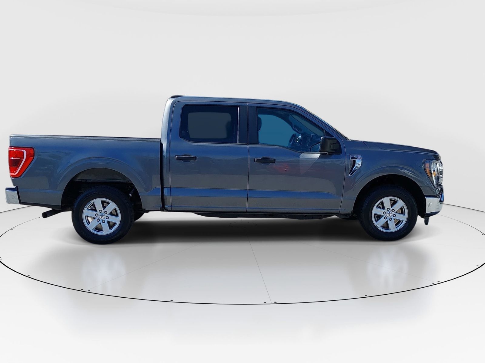 2023 Ford F-150 XLT photo 2