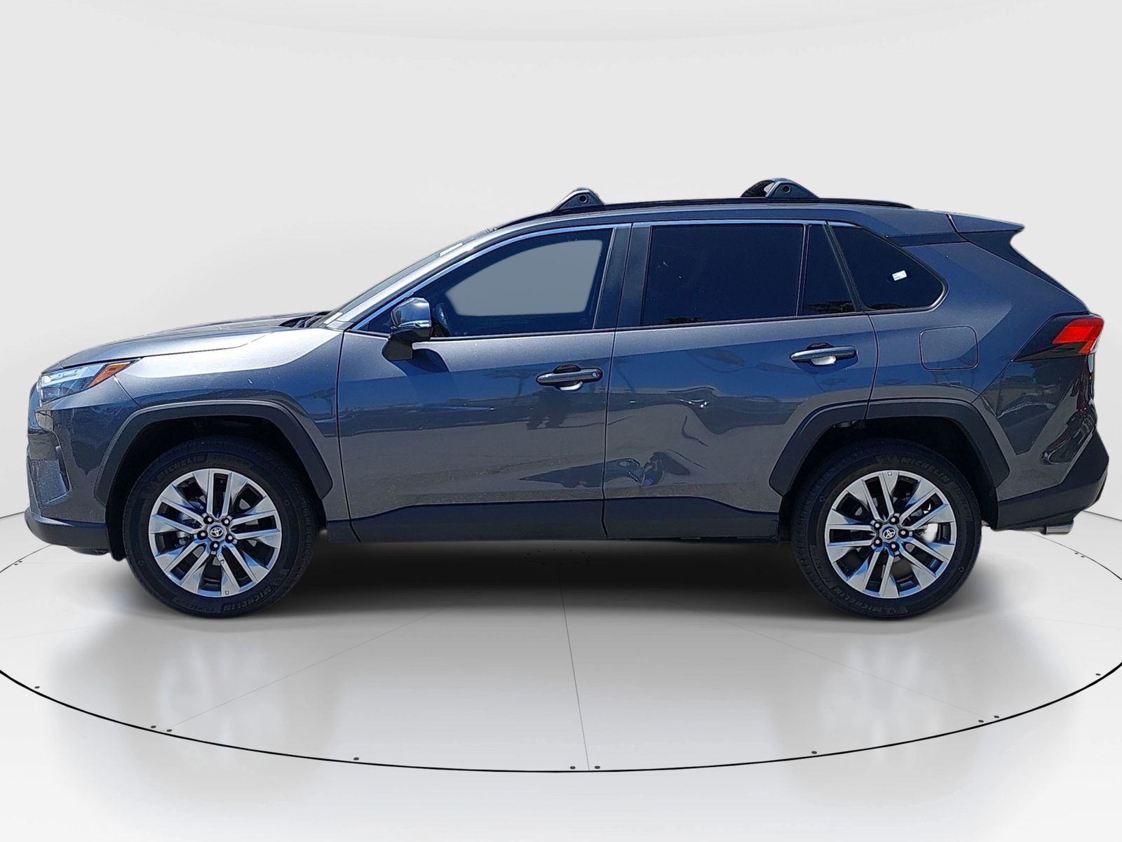 2025 Toyota RAV4 XLE Premium photo 4