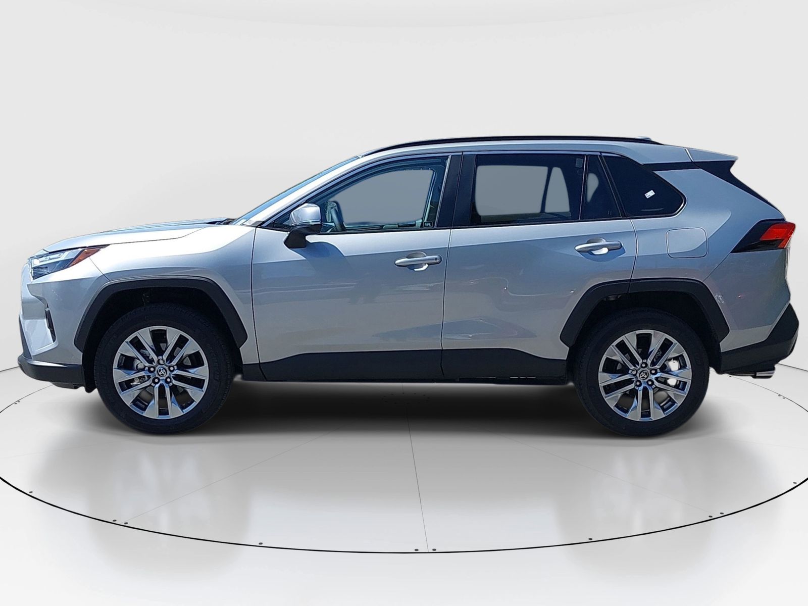 2025 Toyota RAV4 XLE Premium photo 4