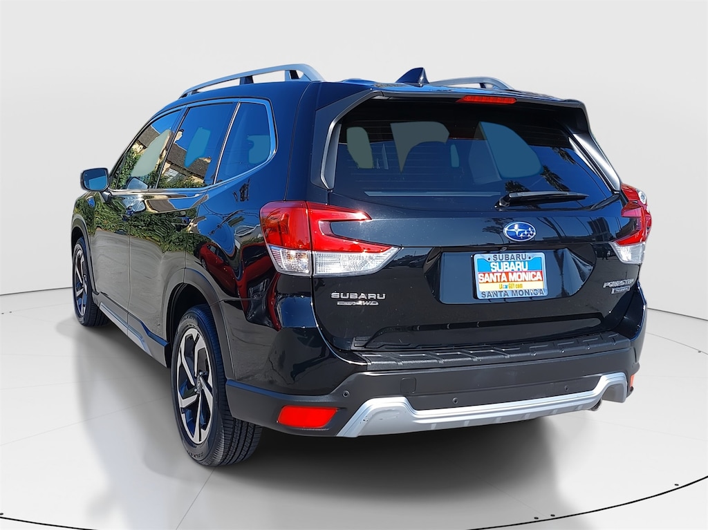 2022 Subaru Forester Touring photo 2