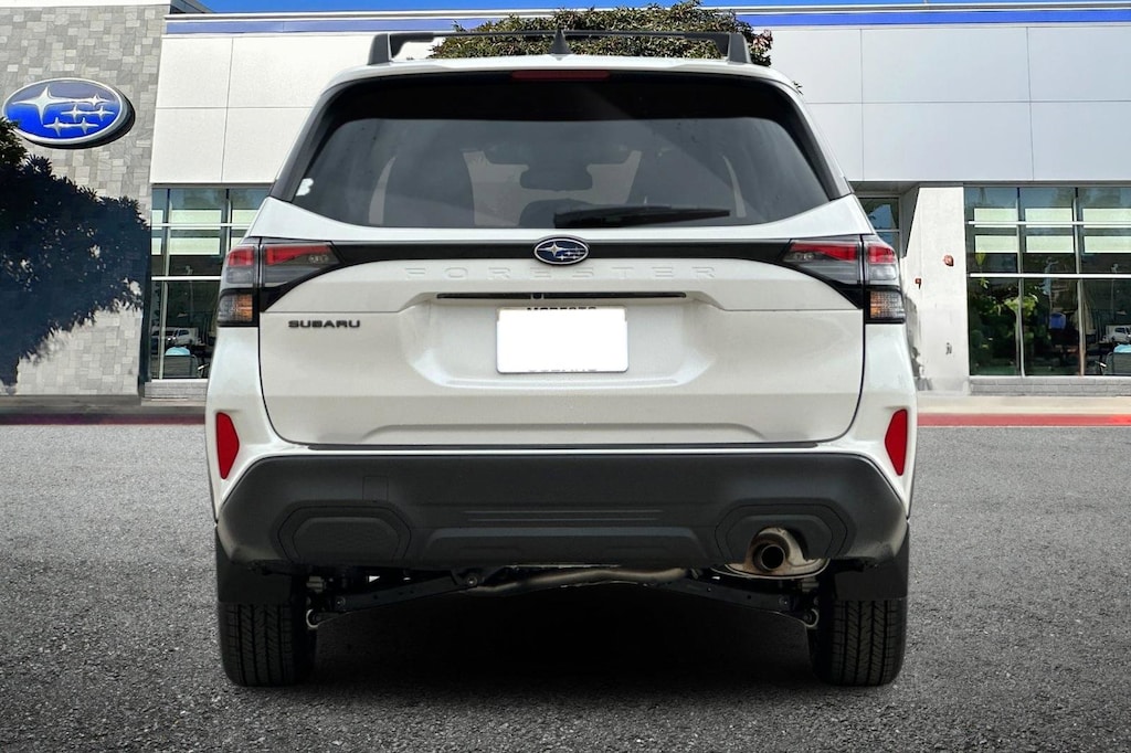 2025 Subaru Forester Premium photo 4