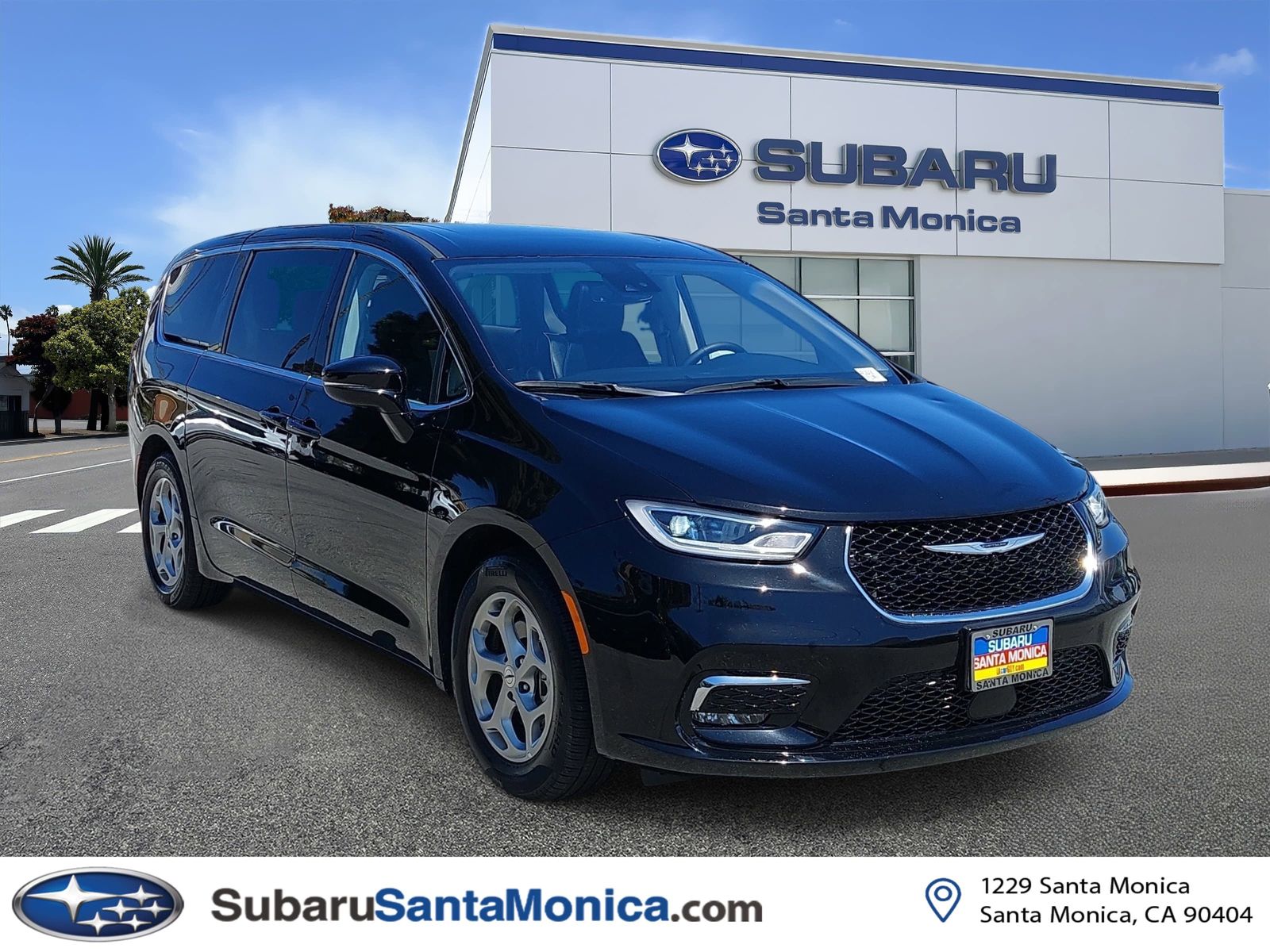 2024 Chrysler Pacifica Limited's photo