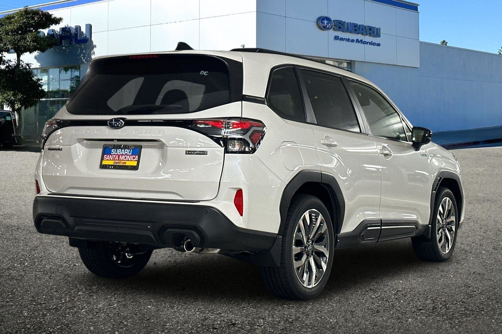 2025 Subaru Forester Touring photo 3