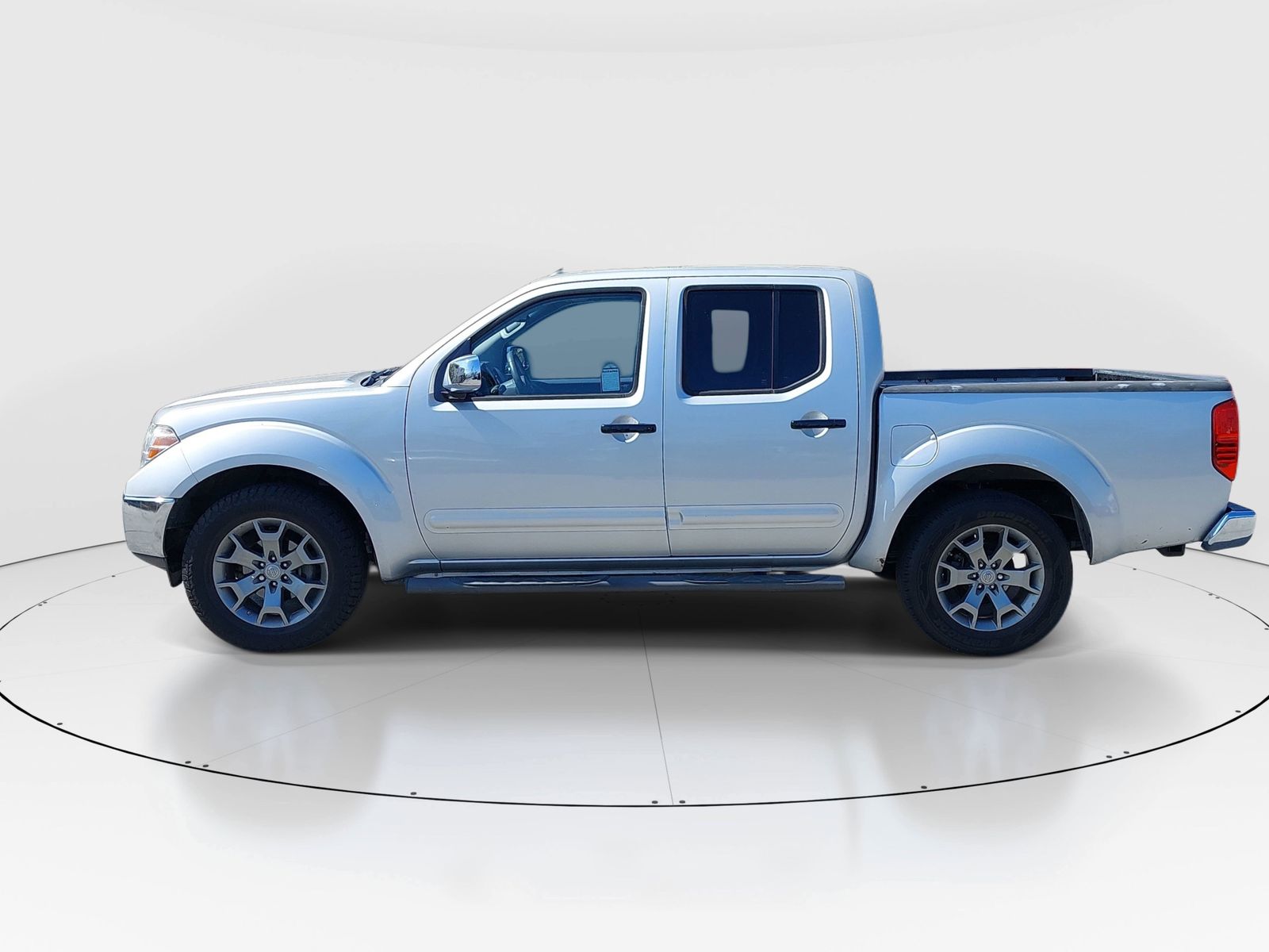 2019 Nissan Frontier SL photo 4