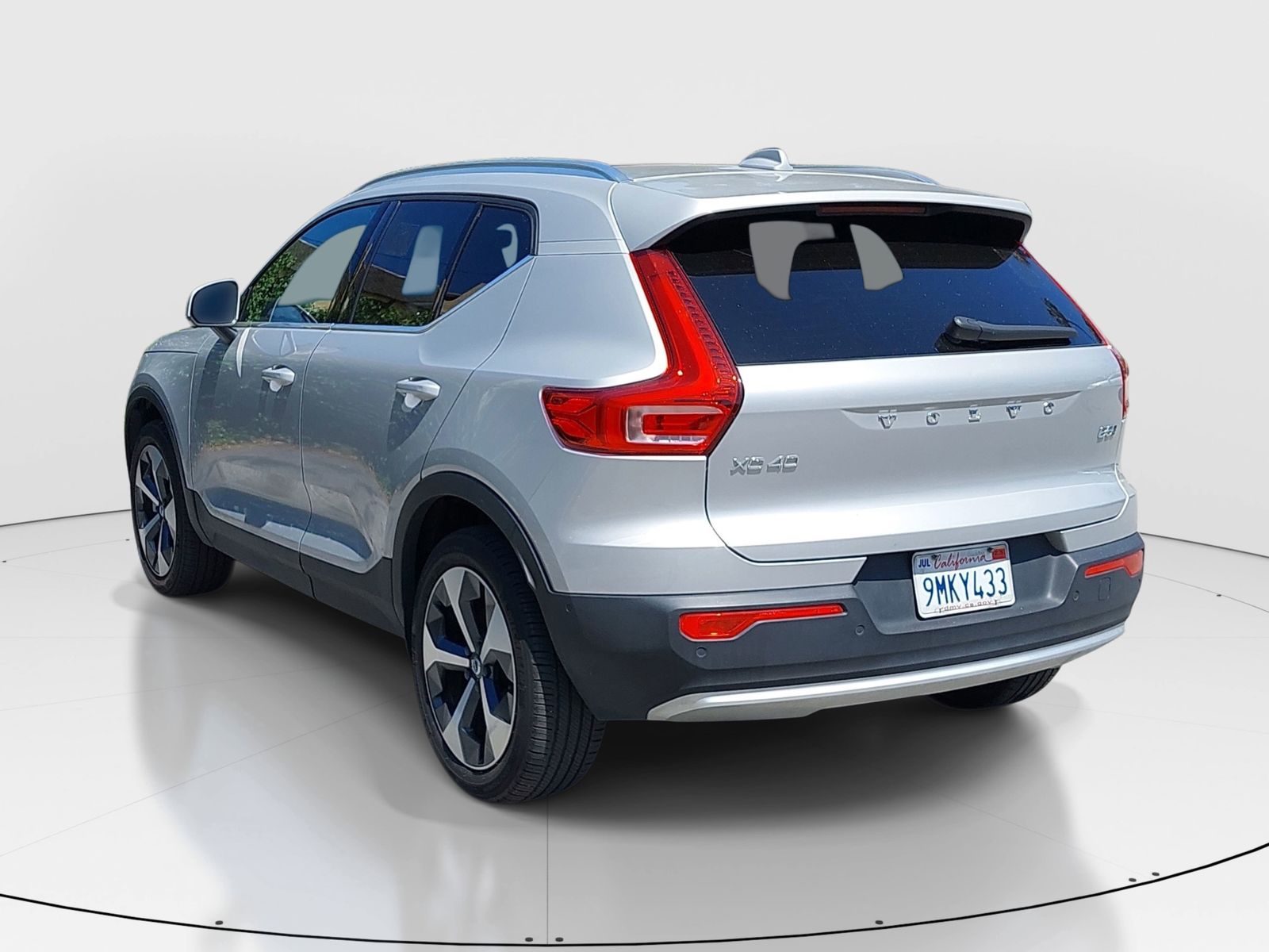 2024 Volvo XC40 B5 Plus Bright Theme photo 5