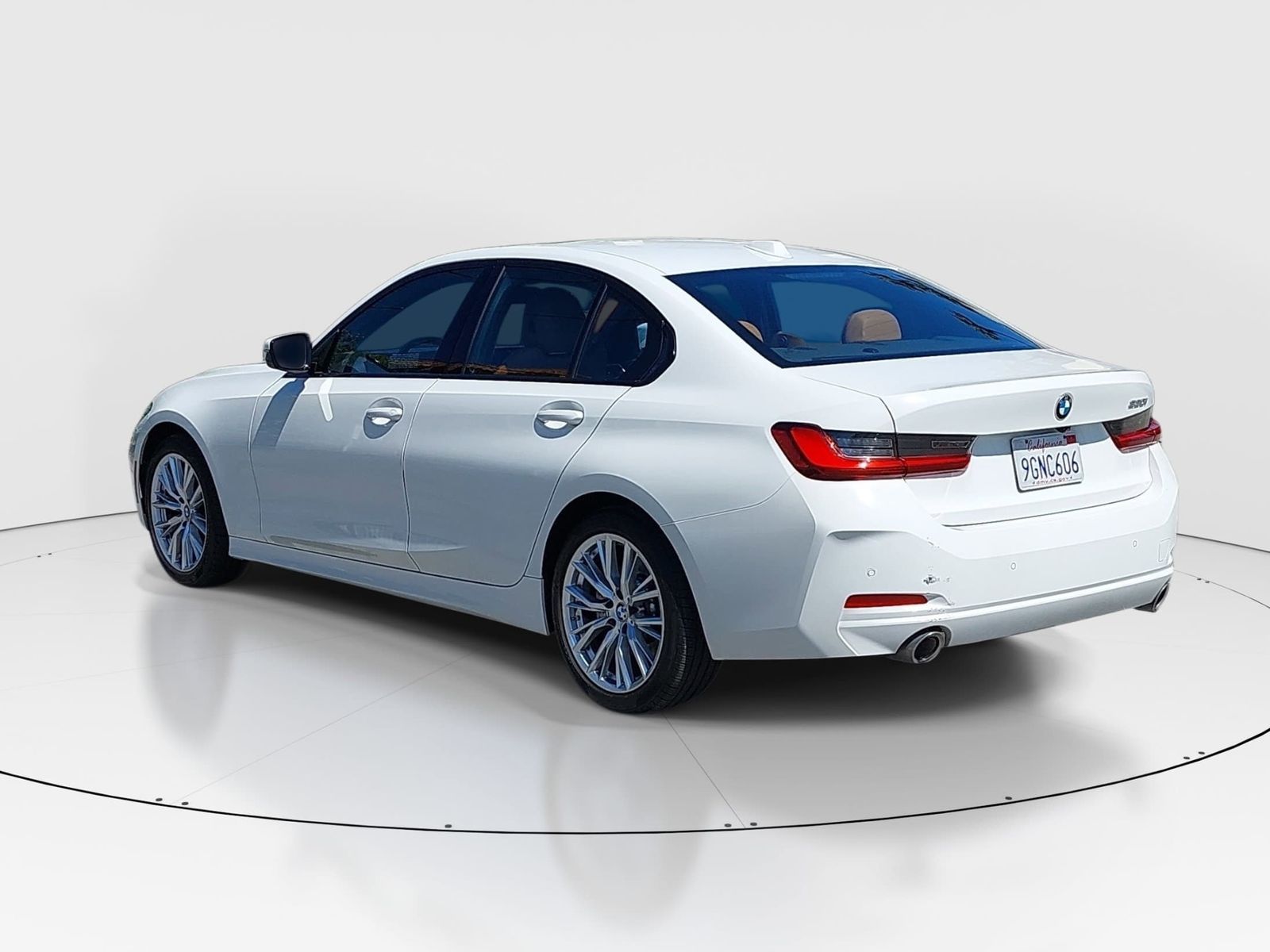 2023 BMW 3 Series 330i photo 4