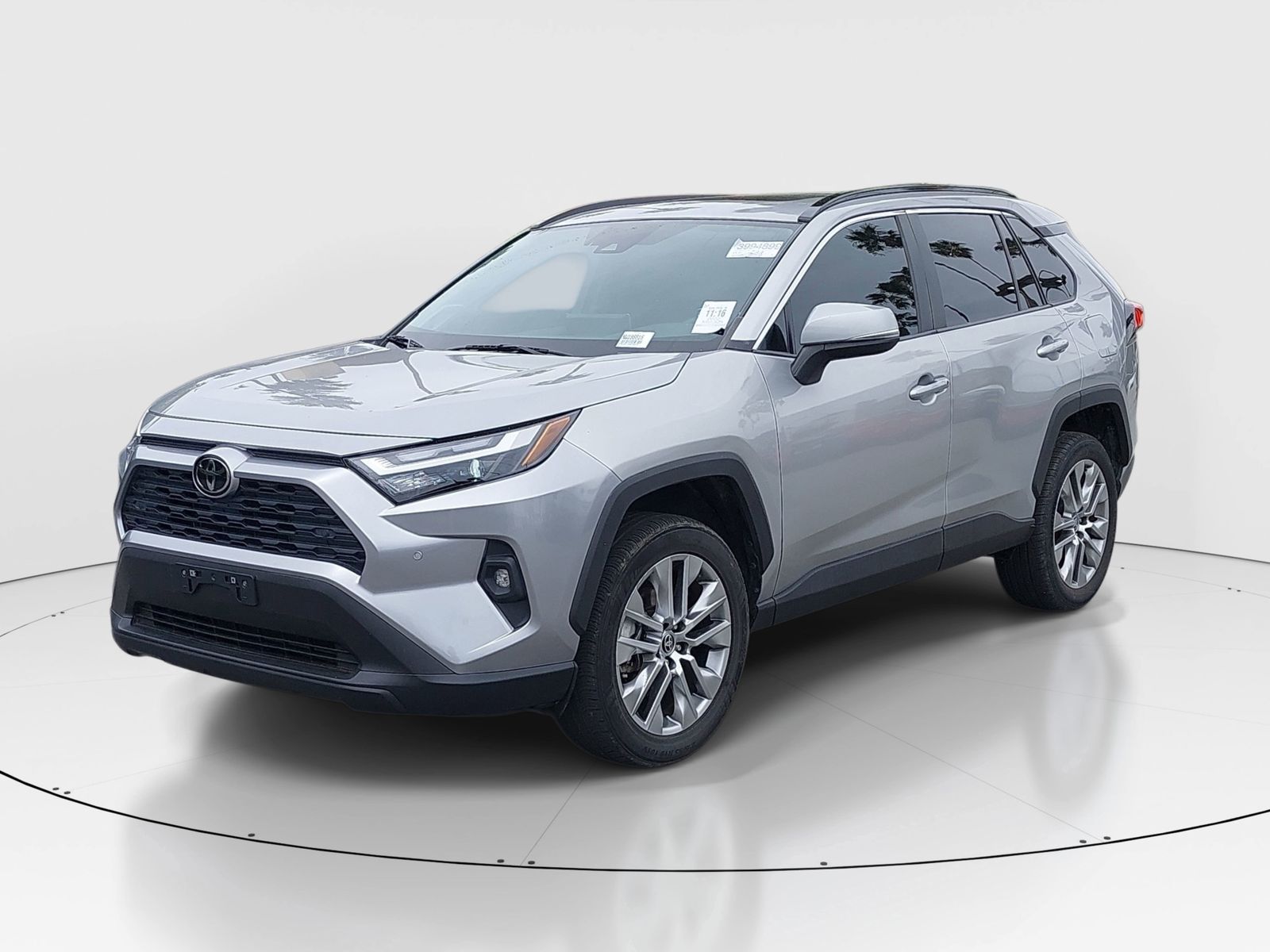 2022 Toyota RAV4 XLE Premium photo 3