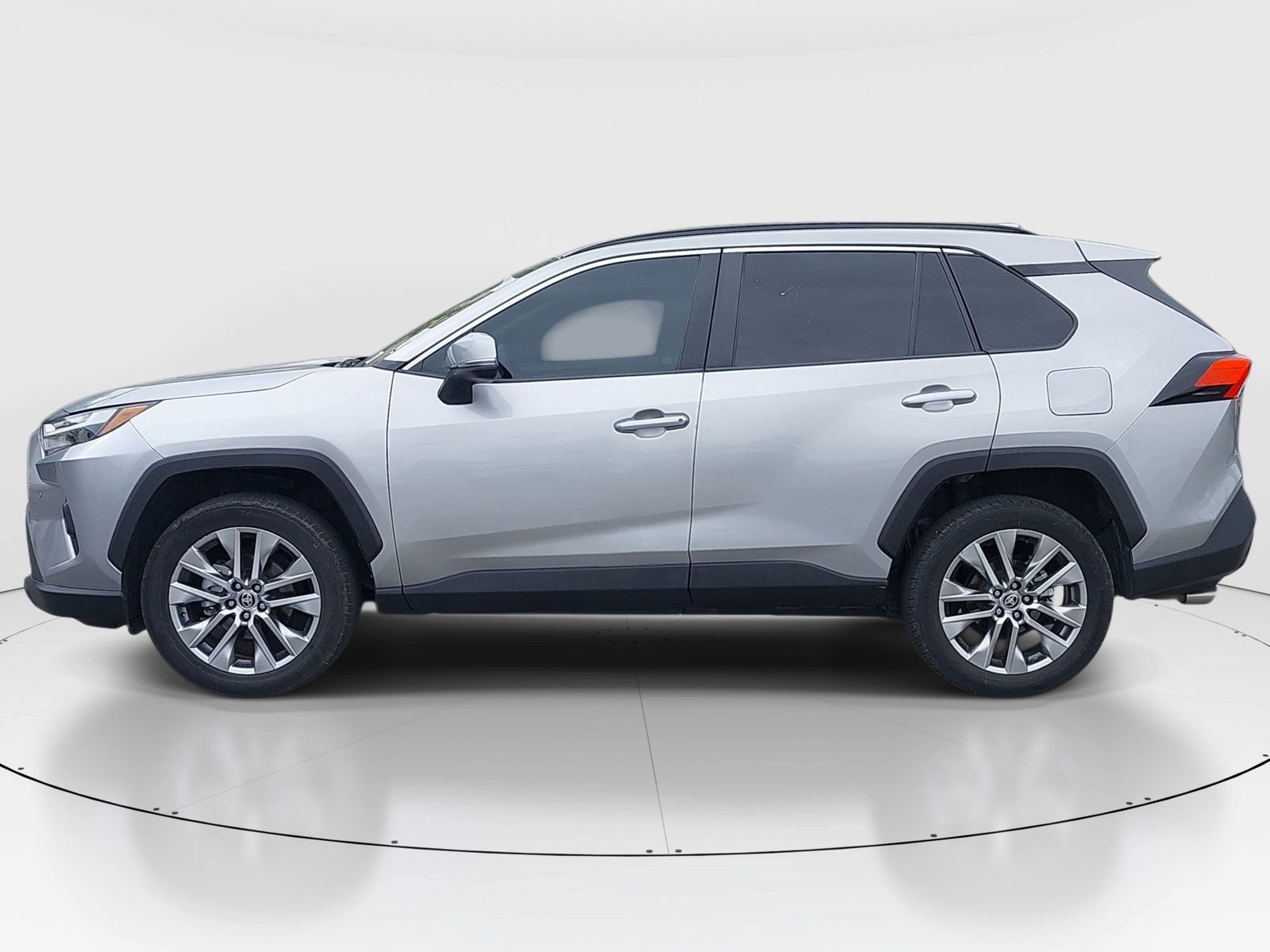 2022 Toyota RAV4 XLE Premium photo 4