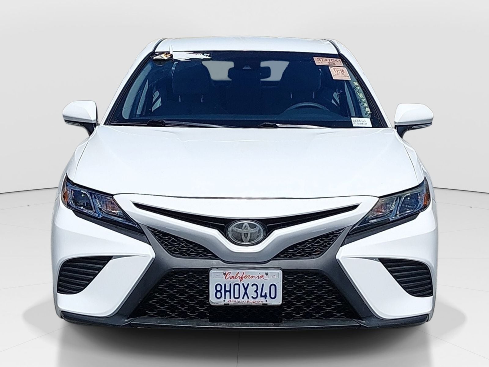 2018 Toyota Camry SE photo 2
