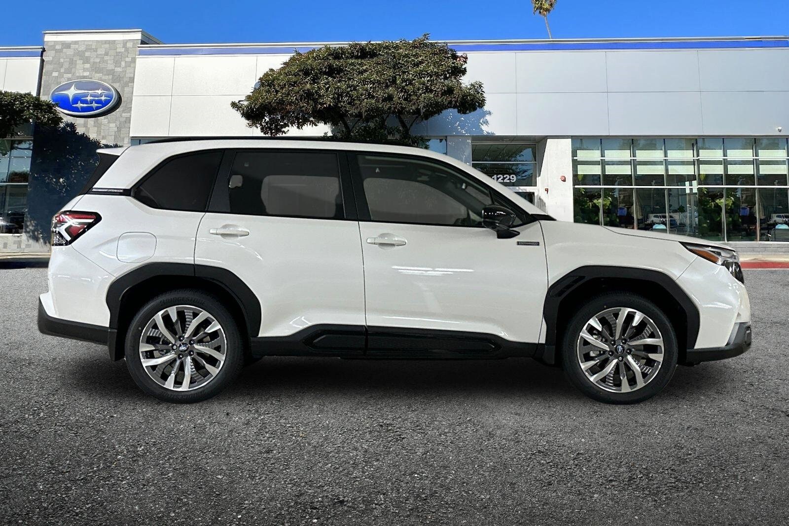 2025 Subaru Forester Touring photo 2