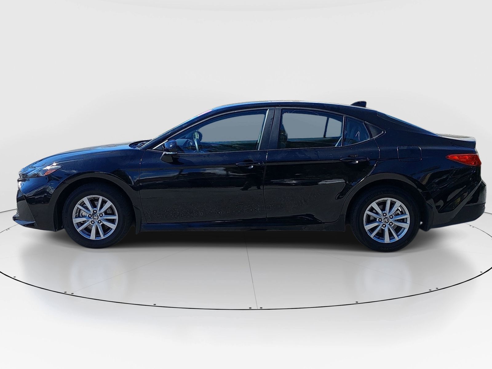 2025 Toyota Camry LE photo 4