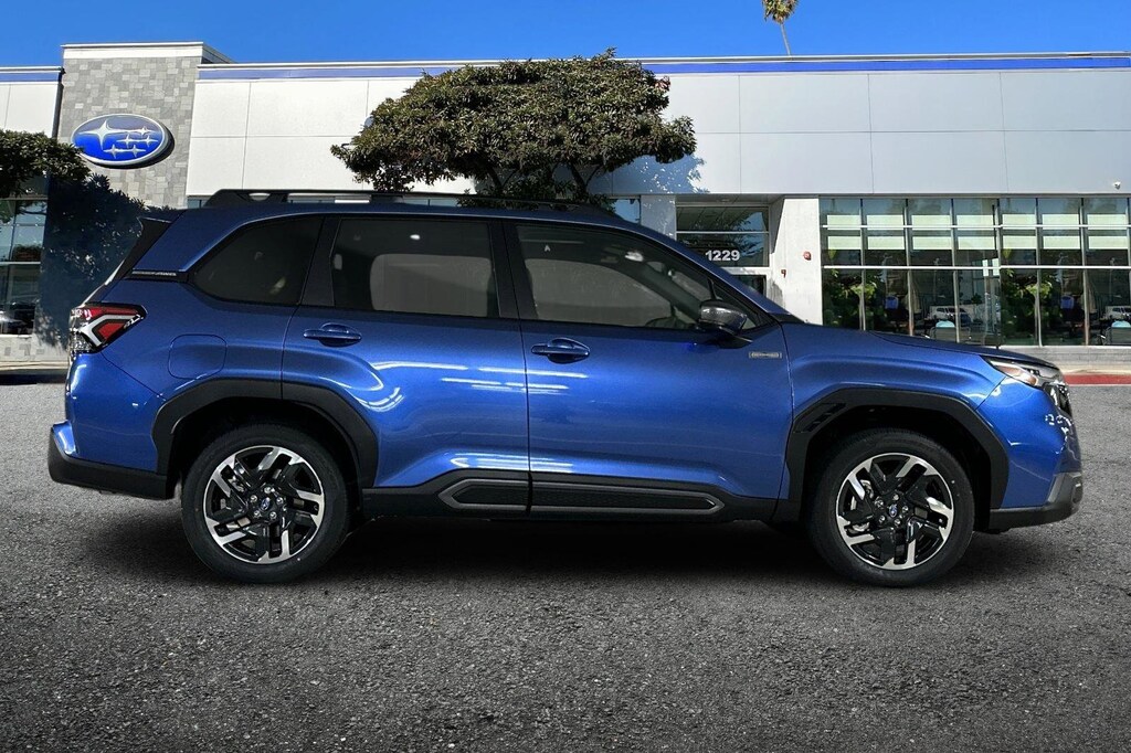 New 2025 Subaru Forester Hybrid Limited SUV