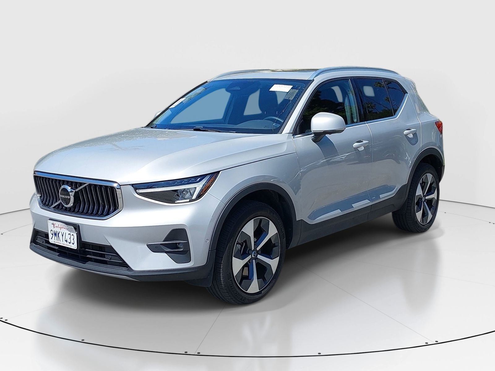 2024 Volvo XC40 B5 Plus Bright Theme photo 3