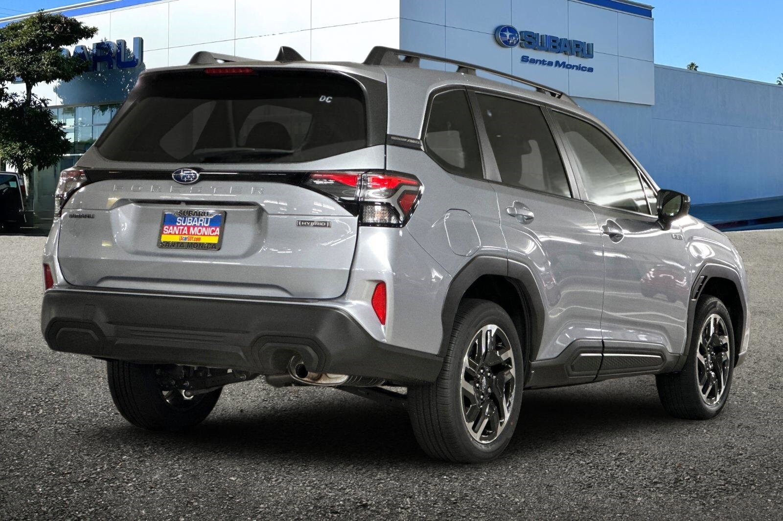 2025 Subaru Forester Premium photo 3