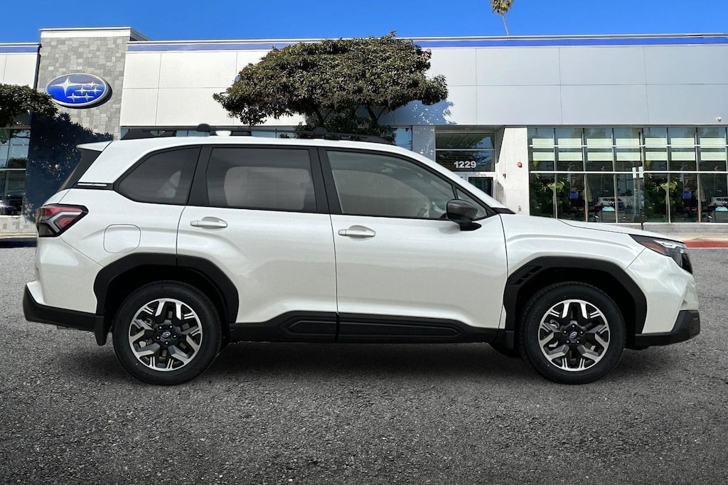 2025 Subaru Forester Premium photo 2