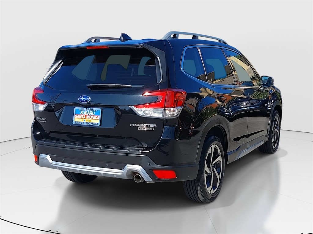 2022 Subaru Forester Touring photo 4