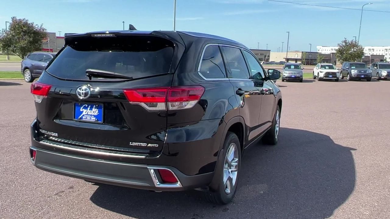 Used 2019 Toyota Highlander Limited with VIN 5TDDZRFH1KS713403 for sale in Sioux Falls, SD