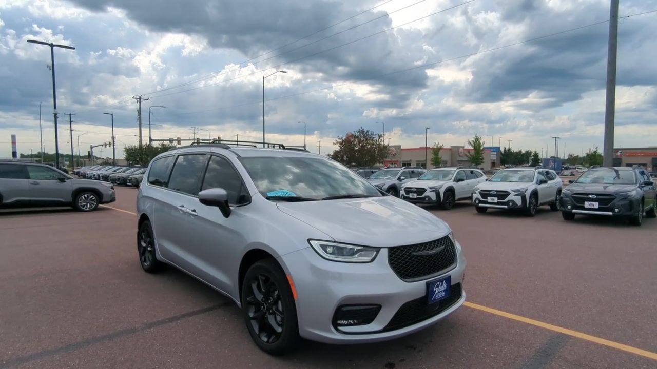 Used 2023 Chrysler Pacifica Touring L with VIN 2C4RC3BG5PR503663 for sale in Sioux Falls, SD