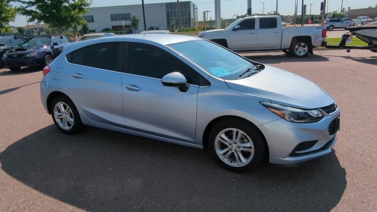 Used 2018 Chevrolet Cruze LT with VIN 3G1BE6SM8JS634382 for sale in Sioux Falls, SD