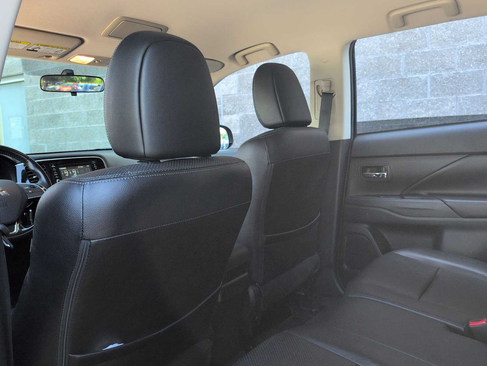 Thumbnail: 2016 Mitsubishi Outlander - 18