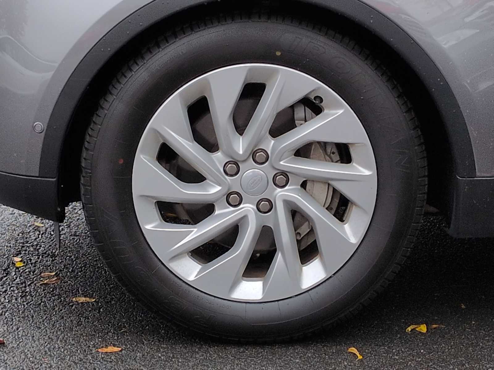 Thumbnail: 2024 Land Rover Discovery - 13