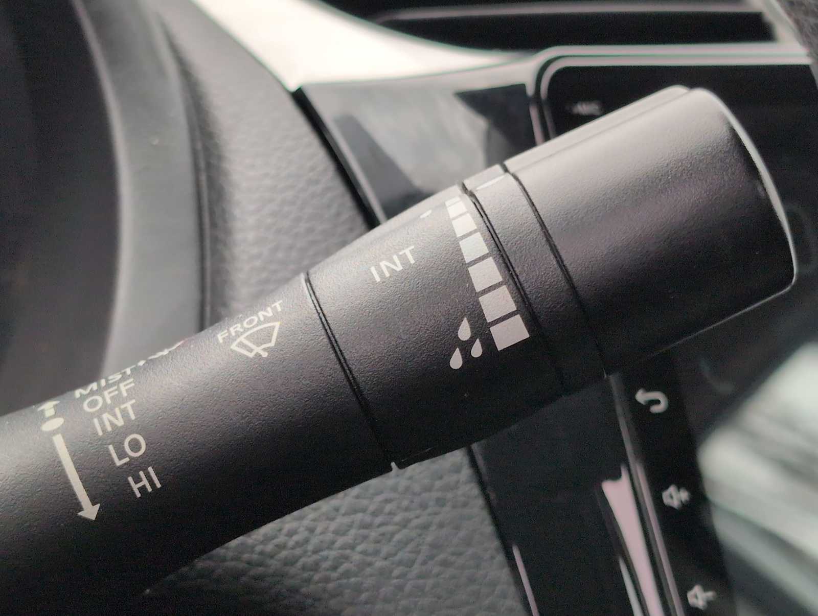 Thumbnail: 2015 Nissan Sentra - 25