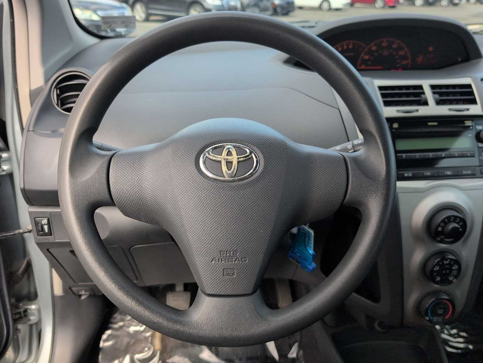 Thumbnail: 2010 Toyota Yaris - 18