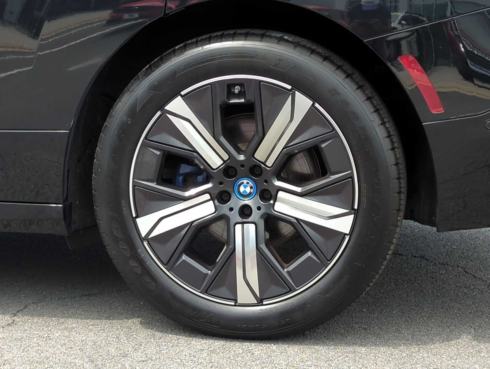 Thumbnail: 2025 BMW iX - 13