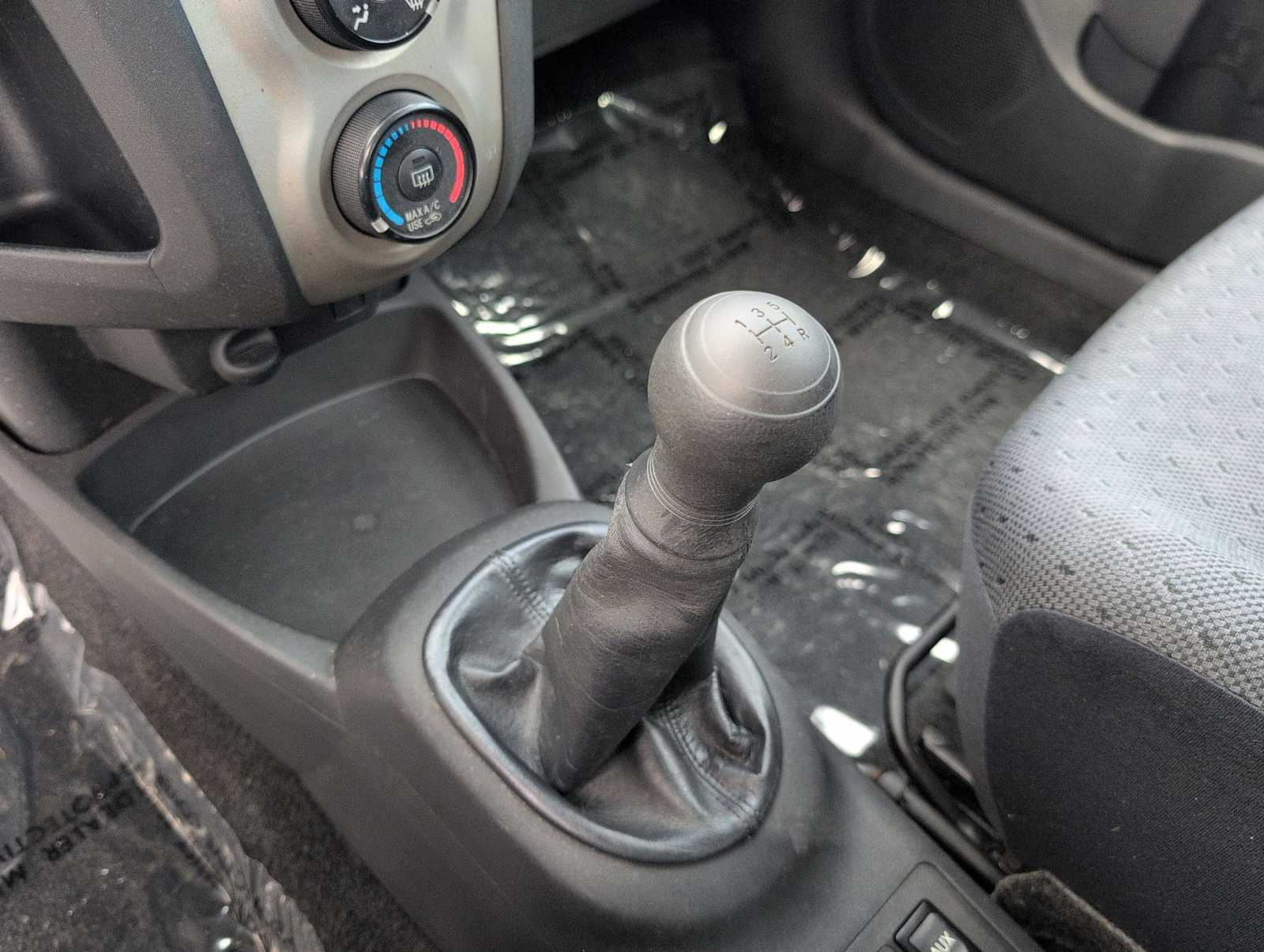 Thumbnail: 2010 Toyota Yaris - 22