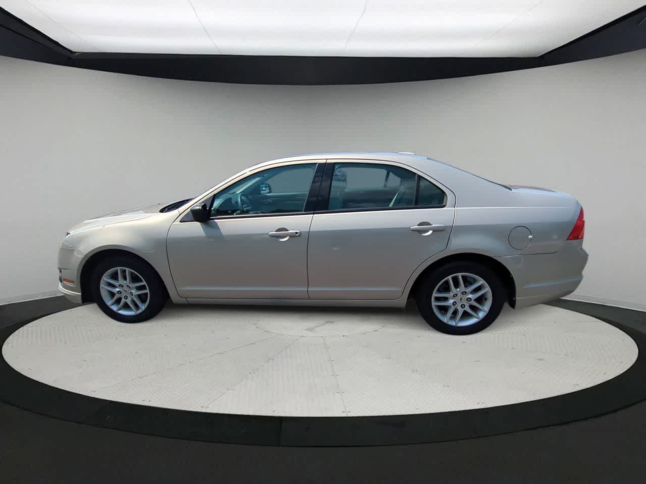 Thumbnail: 2010 Ford Fusion - 5