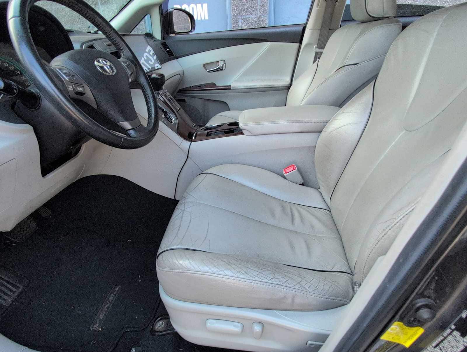 Thumbnail: 2011 Toyota Venza - 16