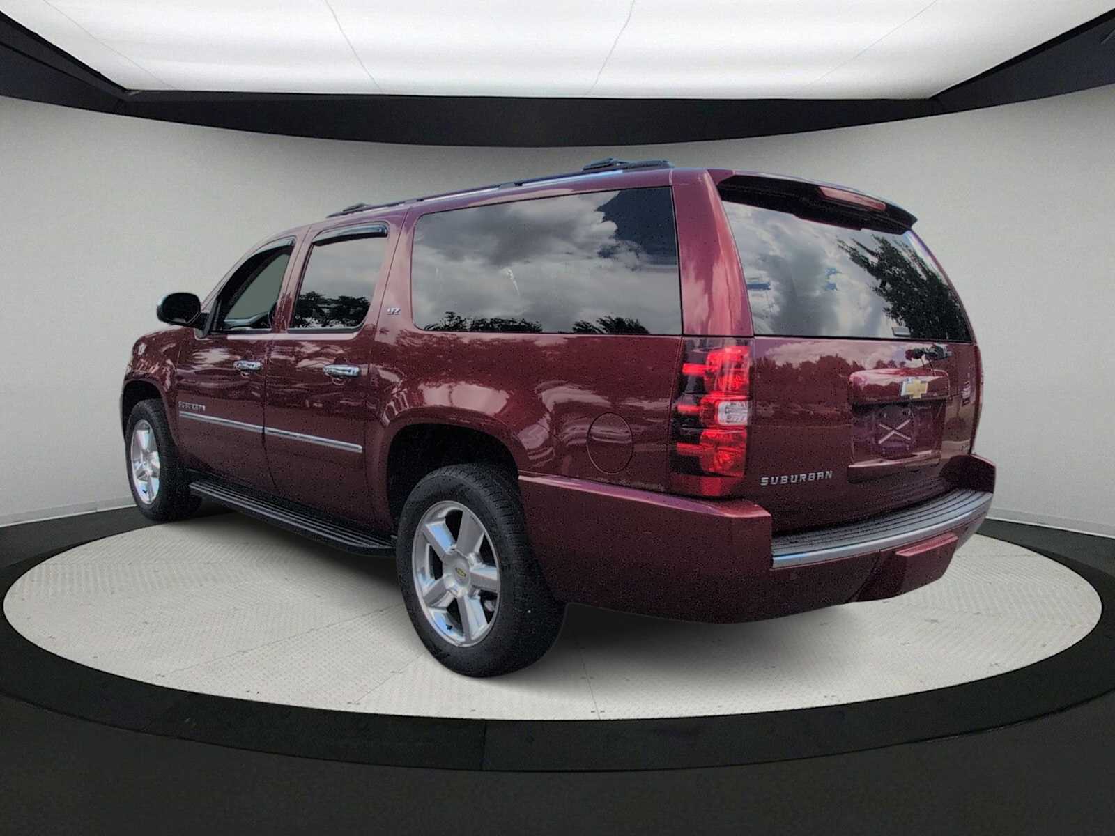 Thumbnail: 2011 Chevrolet Suburban - 6