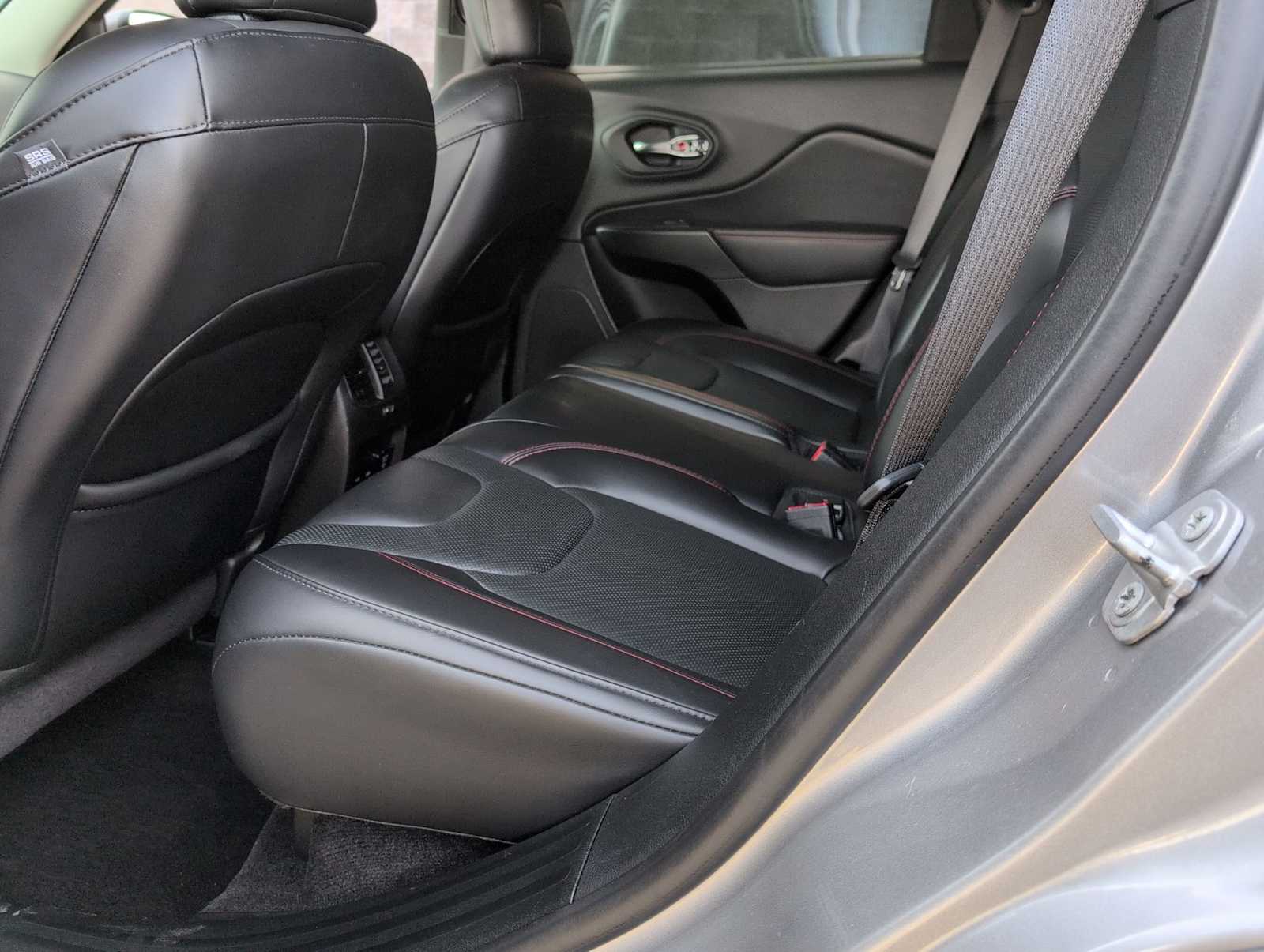 Thumbnail: 2019 Jeep Cherokee - 21