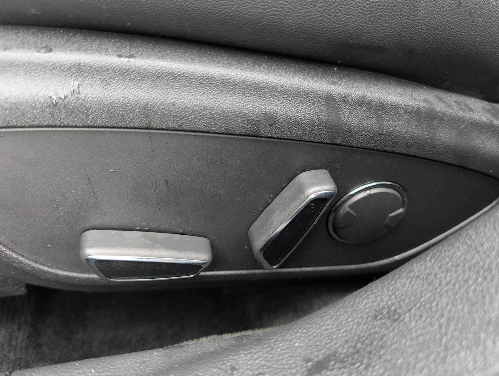 Thumbnail: 2014 Lincoln MKZ - 17