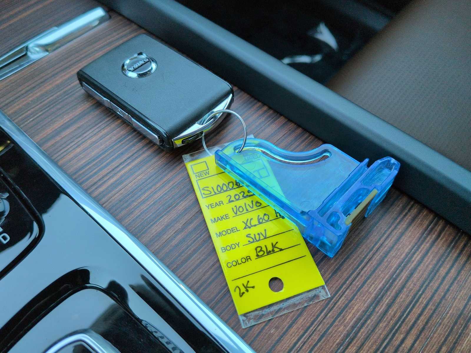 Thumbnail: 2025 Volvo XC60 - 36