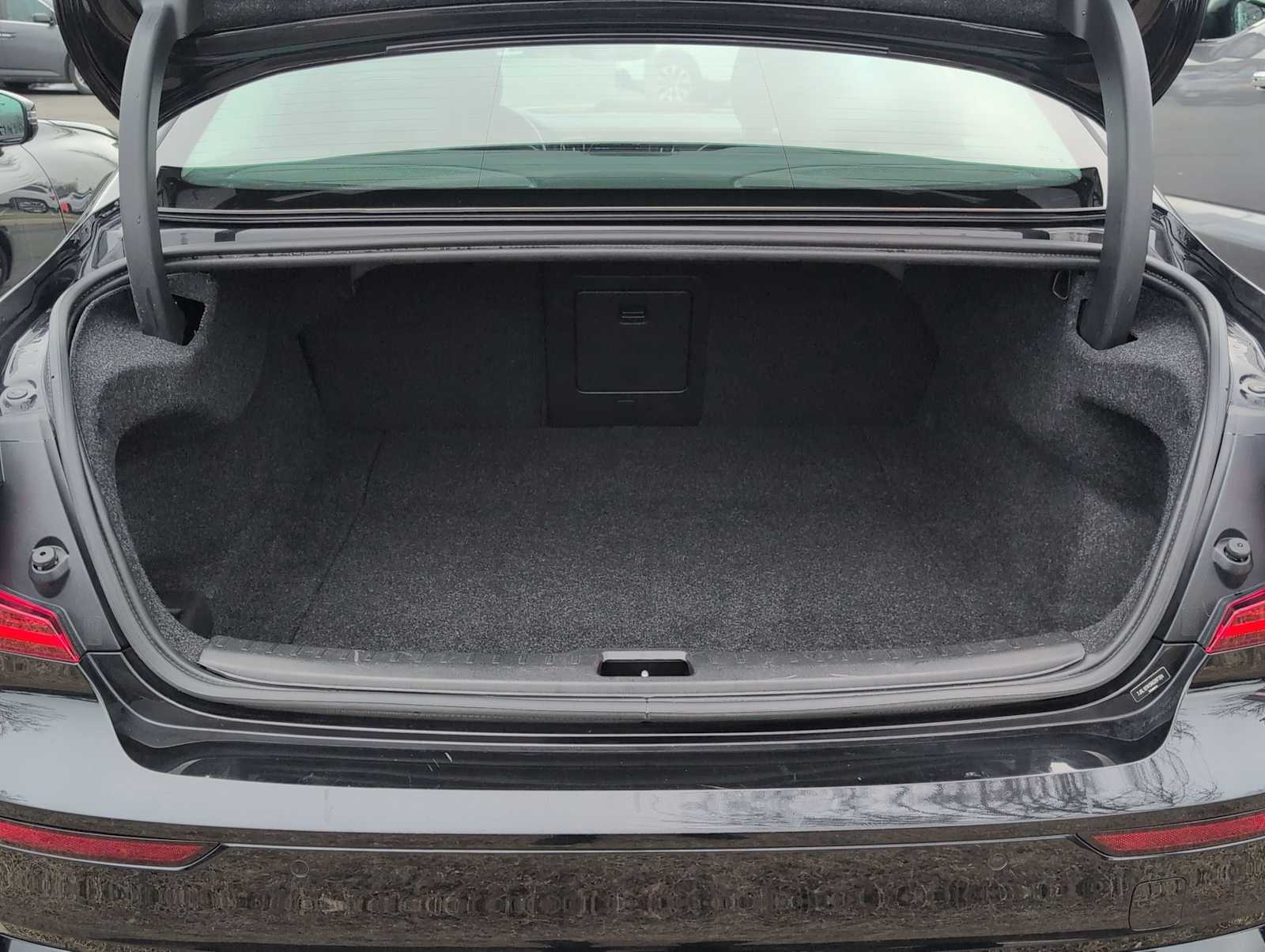 Thumbnail: 2024 Volvo S60 - 32