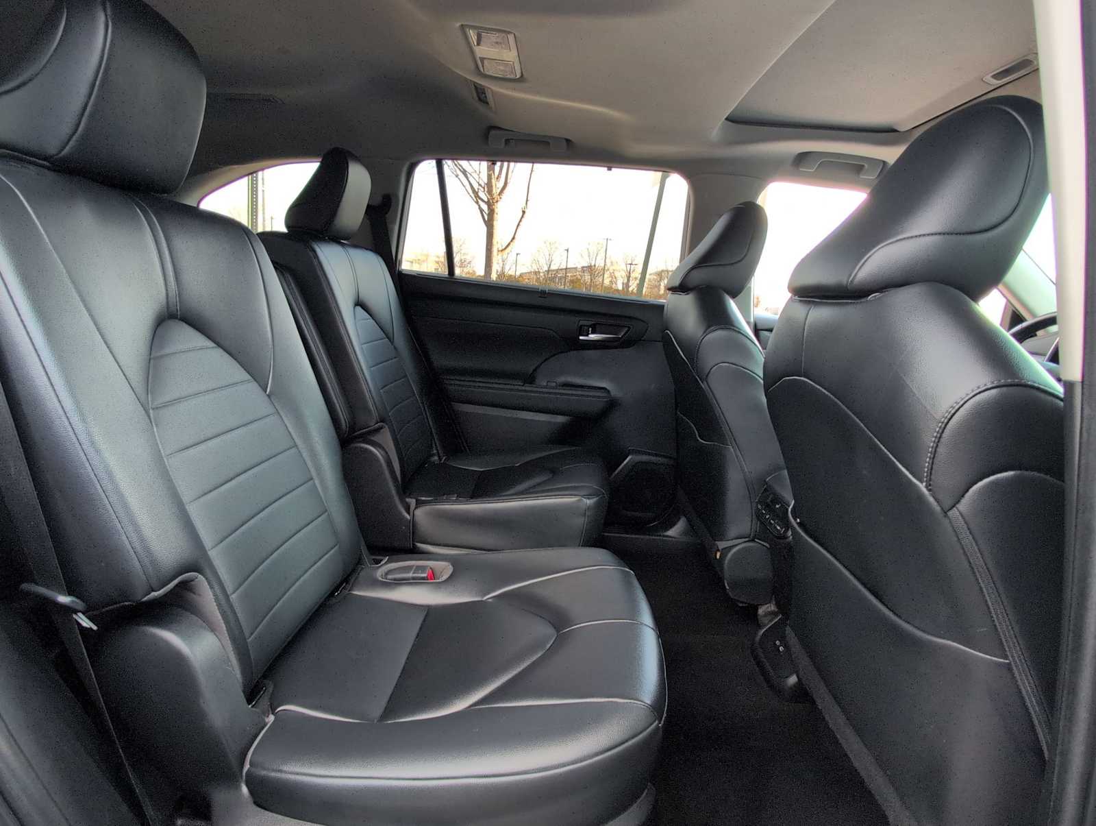 Thumbnail: 2023 Toyota Highlander - 21