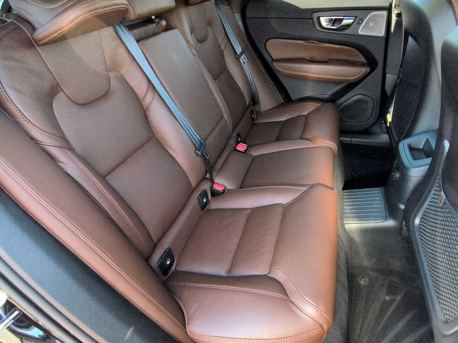 Thumbnail: 2025 Volvo XC60 - 21