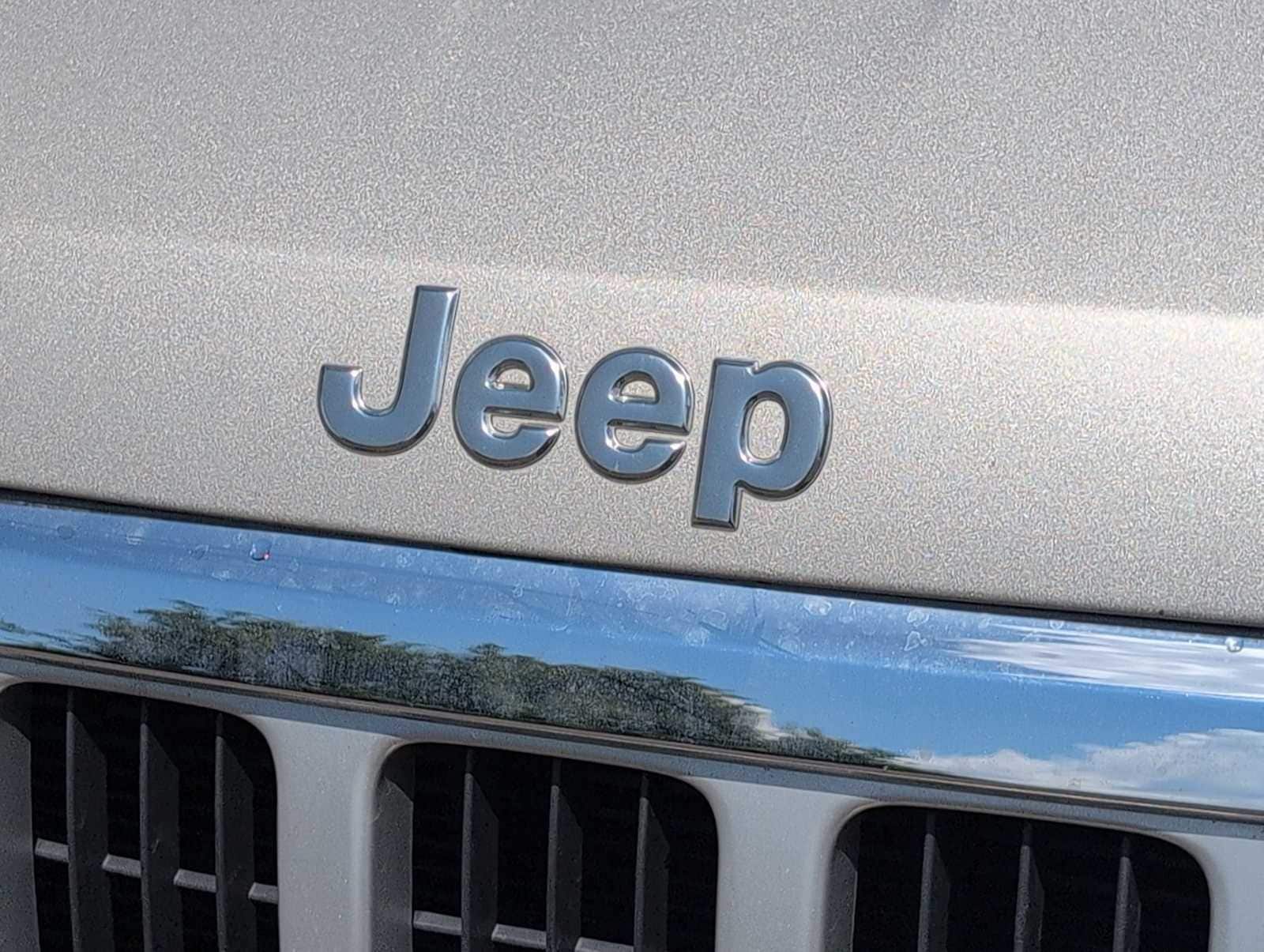 Thumbnail: 2004 Jeep Grand Cherokee - 12