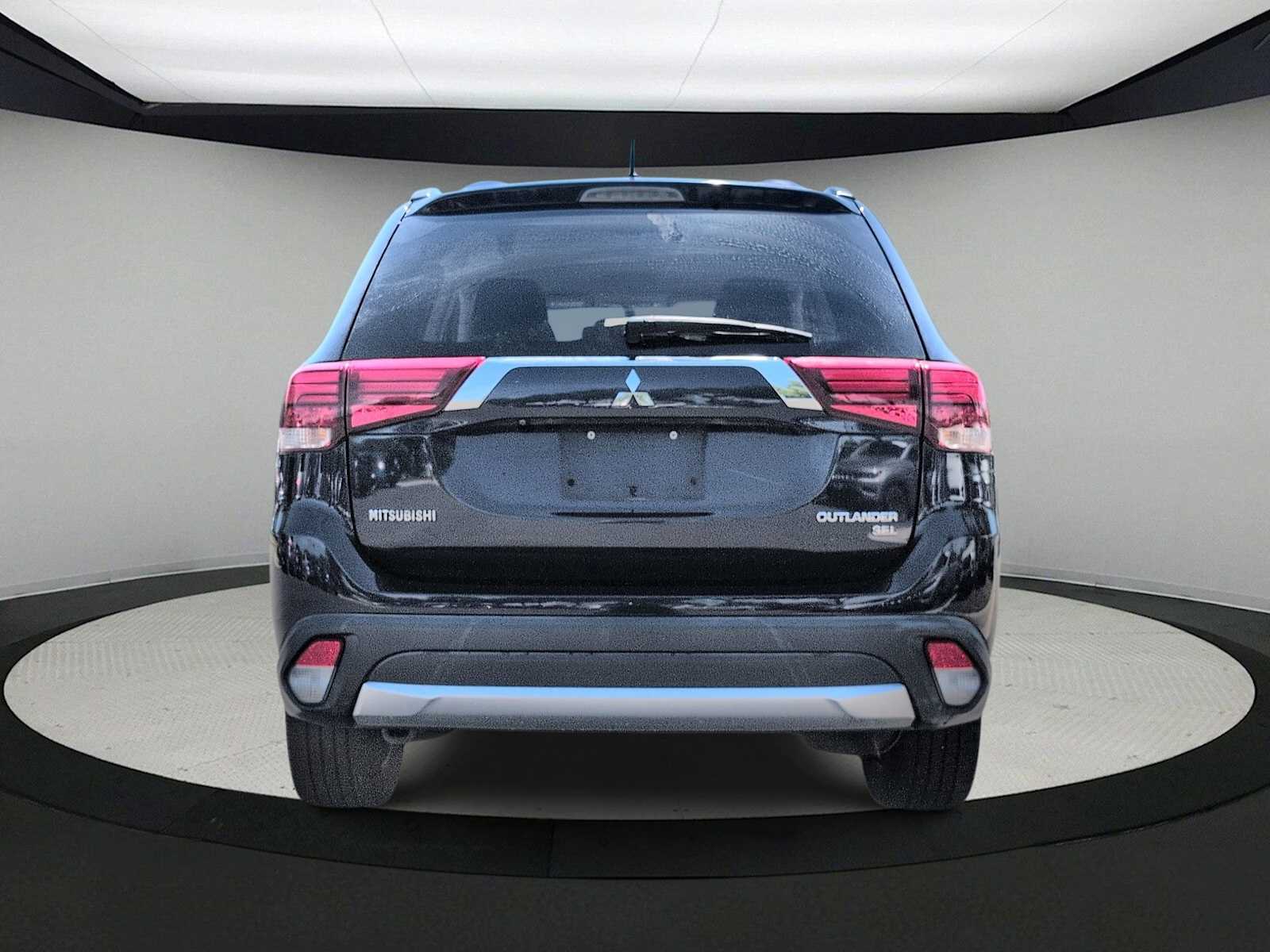 Thumbnail: 2016 Mitsubishi Outlander - 7