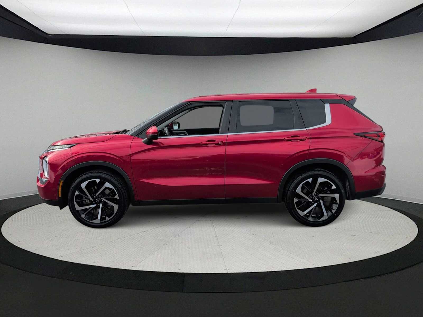 Thumbnail: 2022 Mitsubishi Outlander - 5