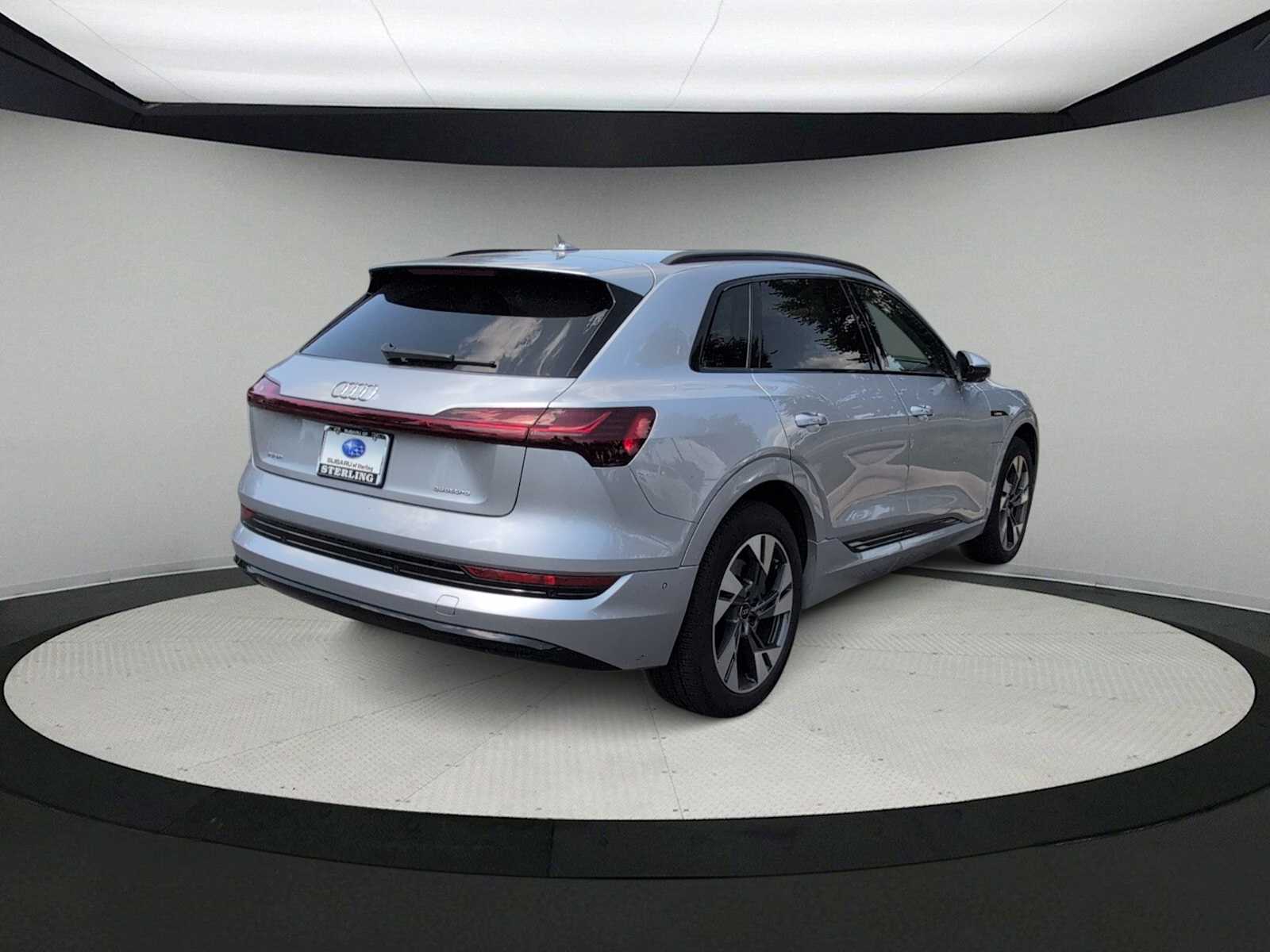 Thumbnail: 2022 Audi e-tron - 8