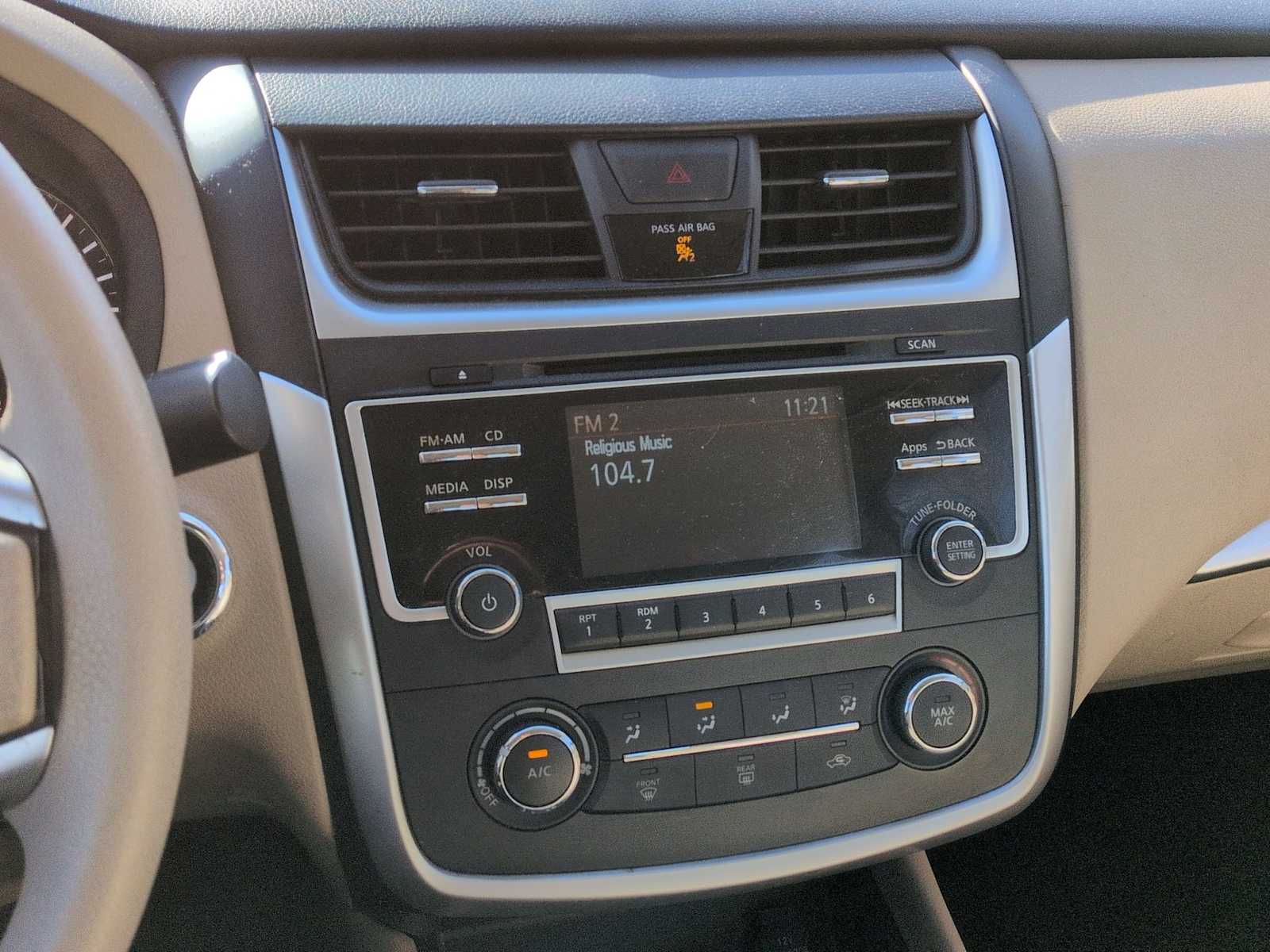 Thumbnail: 2016 Nissan Altima - 28