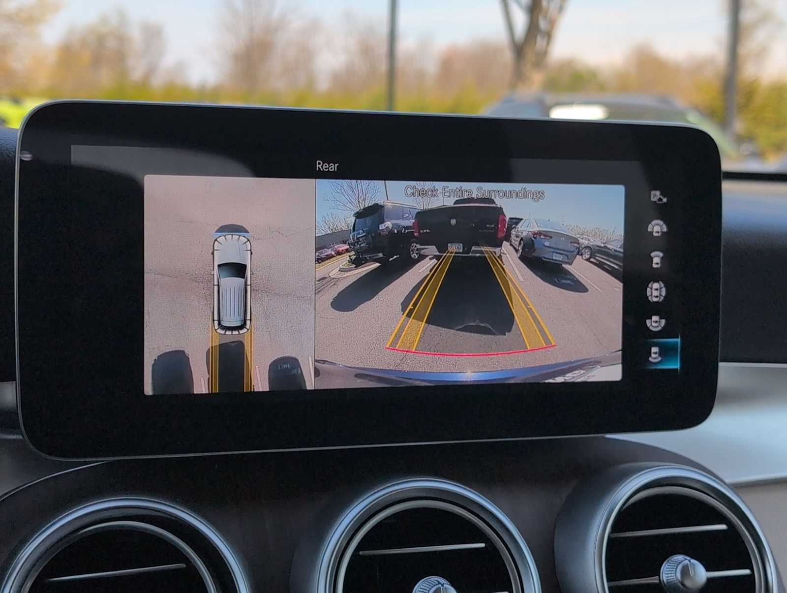 Thumbnail: 2022 Mercedes-Benz GLC - 28