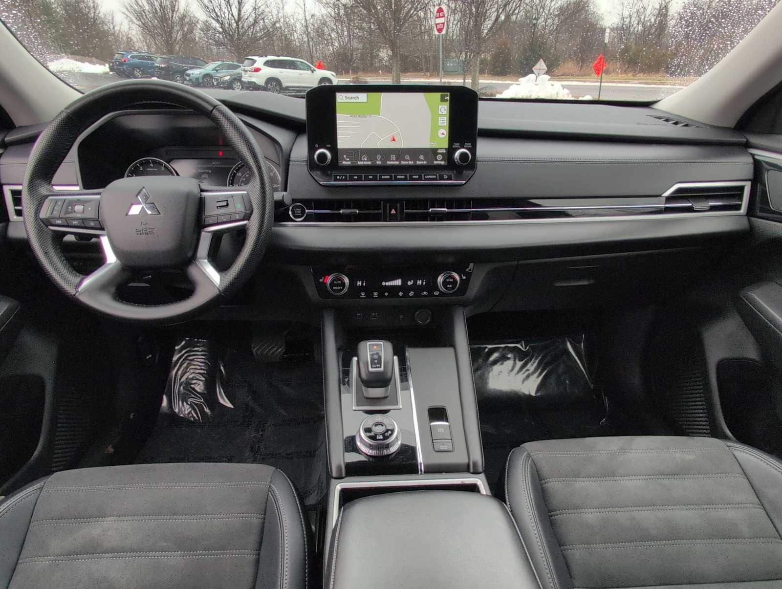 Thumbnail: 2024 Mitsubishi Outlander - 15