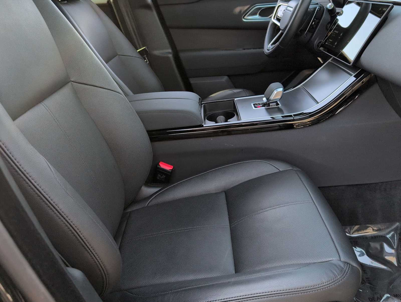 Thumbnail: 2025 Land Rover Range Rover Velar - 22