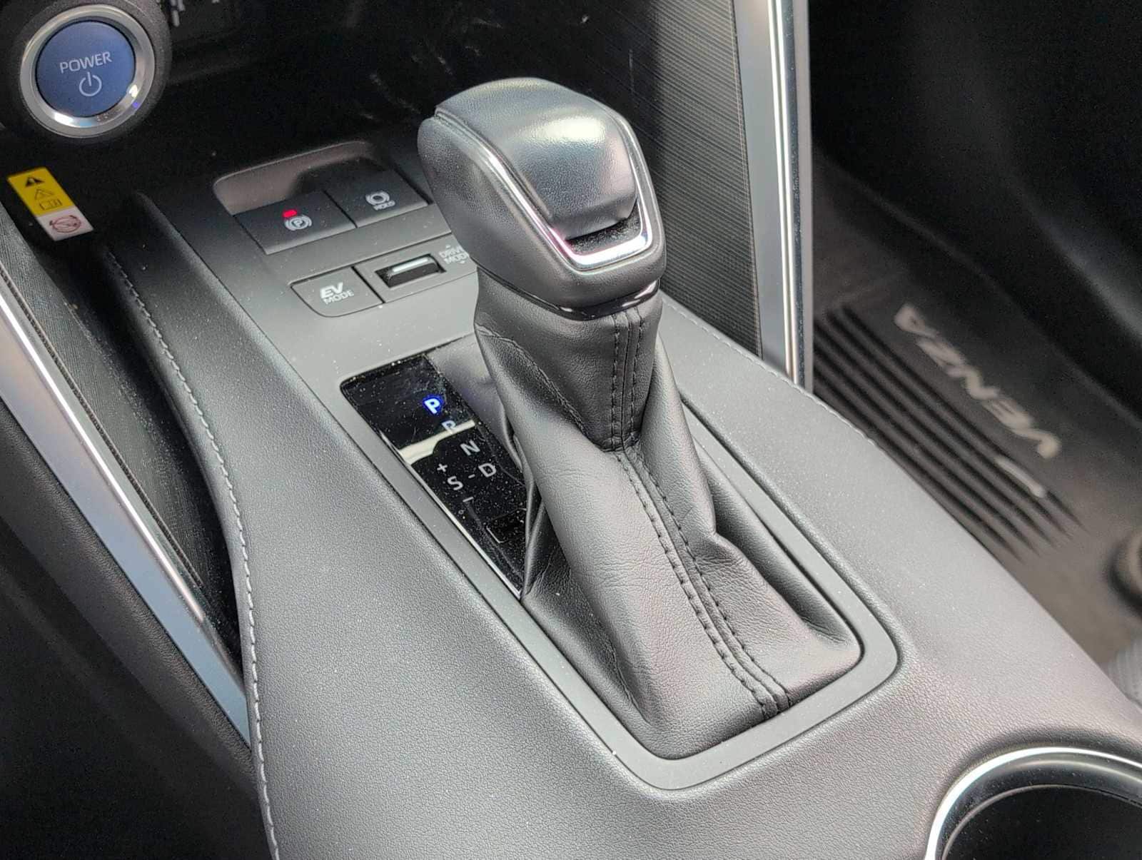 Thumbnail: 2021 Toyota Venza - 32