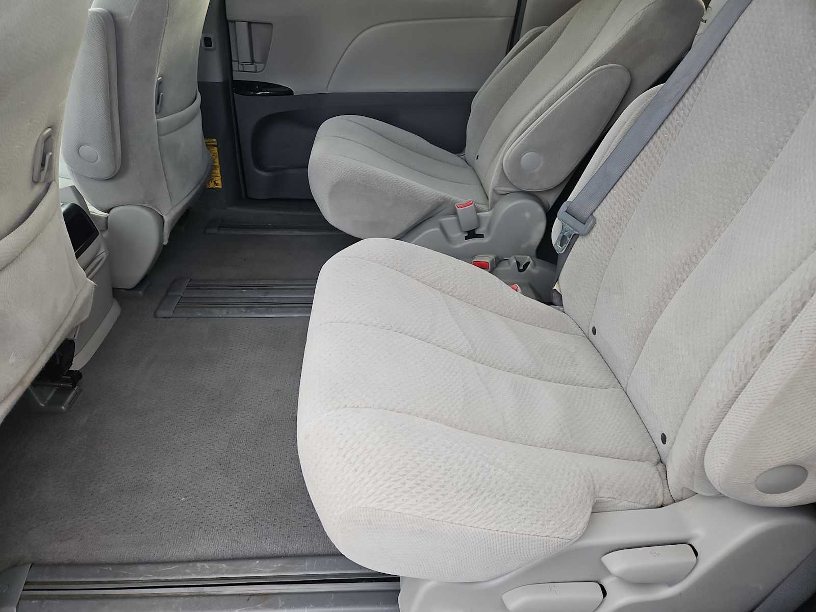 Thumbnail: 2011 Toyota Sienna - 18