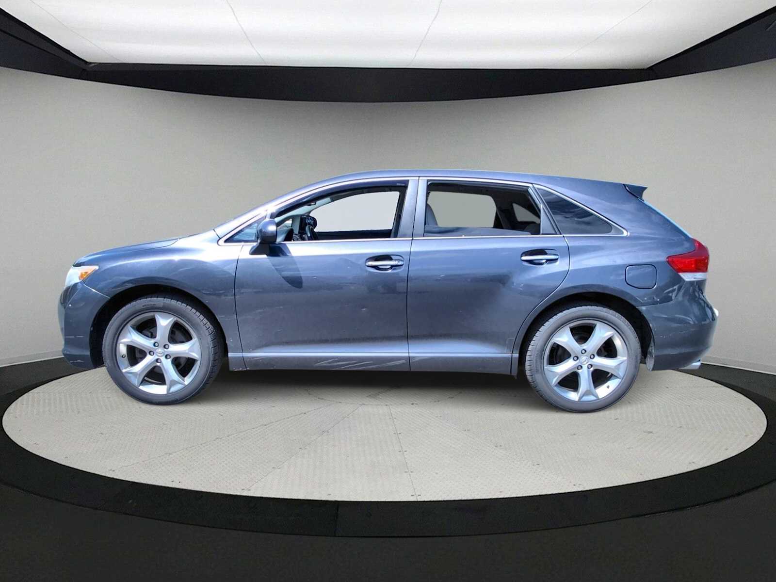 Thumbnail: 2011 Toyota Venza - 5