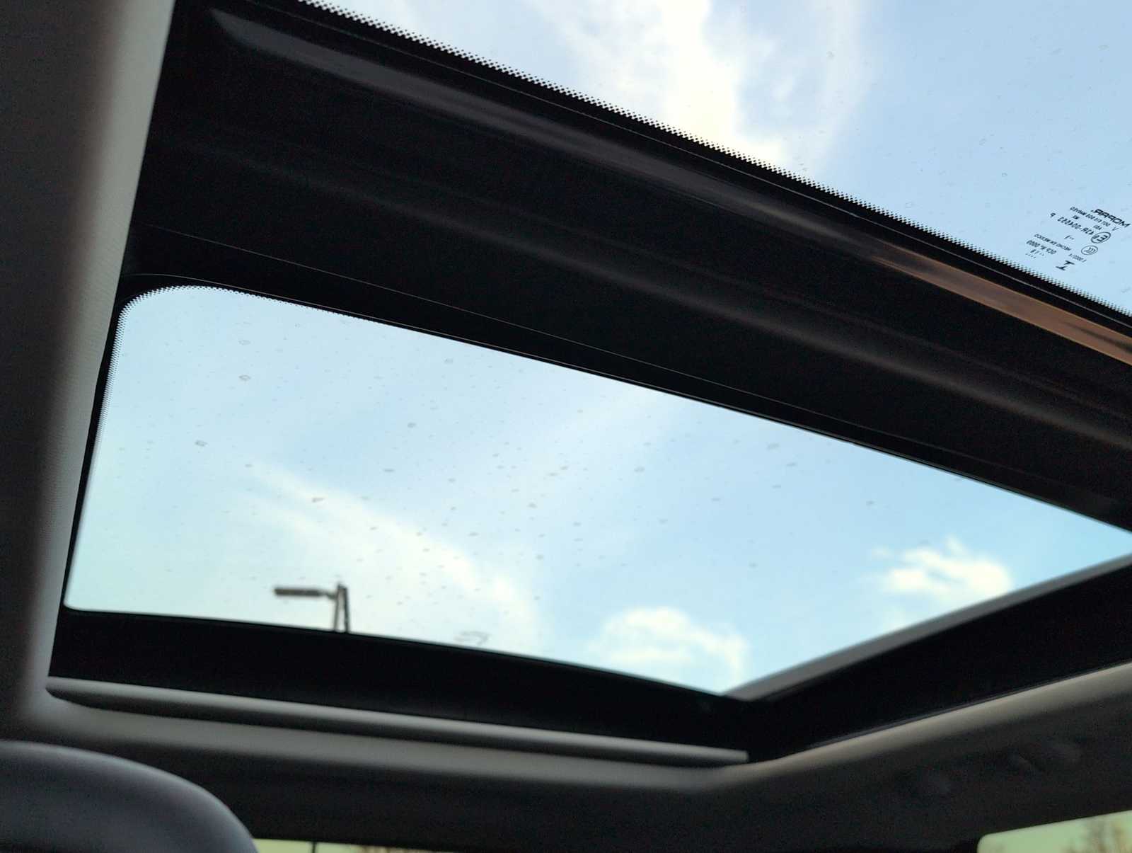 Thumbnail: 2019 Jeep Cherokee - 23